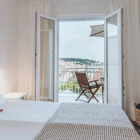 Konukevi Anatota Hvar