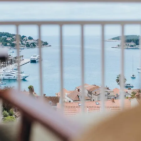 Konukevi Anatota Hvar
