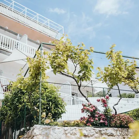 Konukevi Anatota Hvar 4*