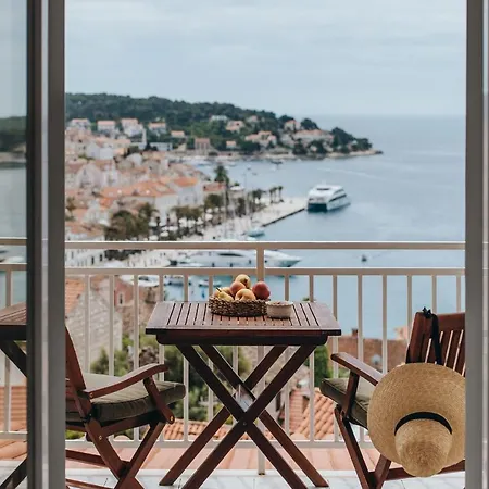 Anatota Hvar 4* هفار