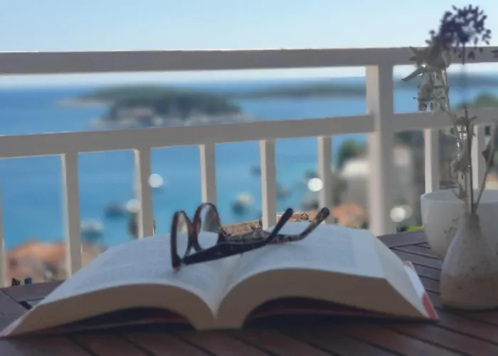 Anatota Hvar Gasthuis