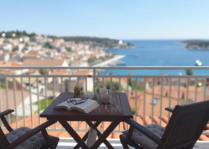 Anatota Hvar 4*
