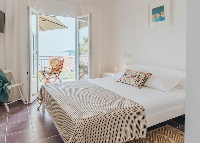 Anatota Hvar Gasthuis 4*