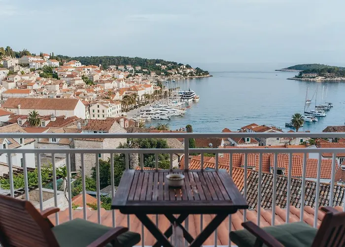 Anatota Hvar Gasthuis 4*