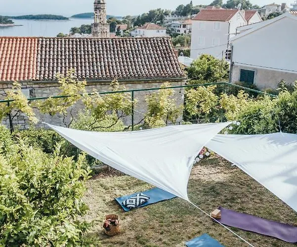 Anatota Hvar Gasthuis Hvar Town