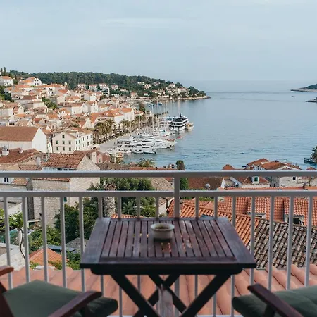 Anatota Hvar Guest house *